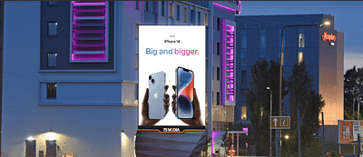 Apple - iPhone 14 Outdoor Advertising Campaign - Außenwerbung