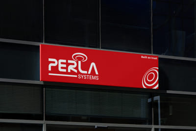 Perla Systems: 360° Brand Identity, Packaging & Digital Ecosystem - Website Creatie