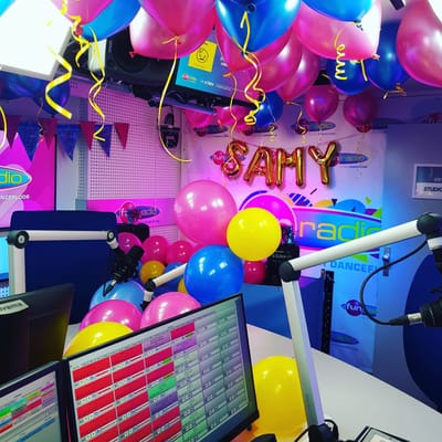 Décoration de studio radio pour un anniversaire - Evénementiel