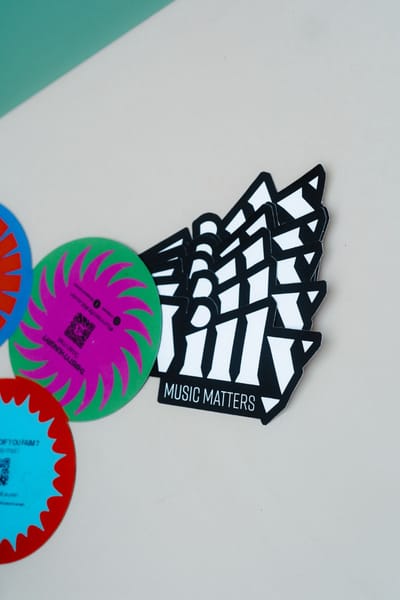 Rock ’n roll design, Radio Willy zomert met Olivia - Diseño Gráfico