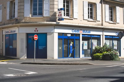 Réalisation d'une façade et enseigne pour le Crédit Mutuel - Publicité Extérieure