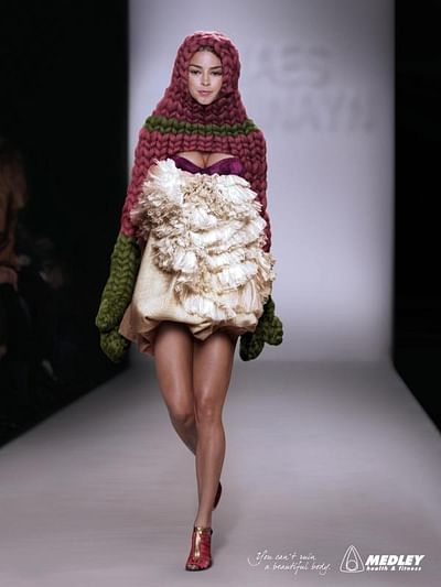 KNITTED CAPE - Advertising