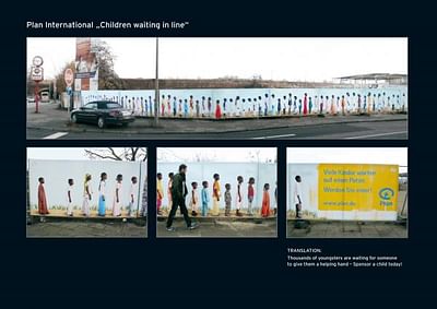 CHILDREN WAITING IN LINE - Advertising