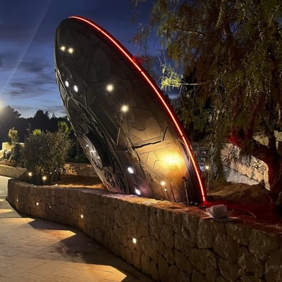 Création d'une soucoupe volante monumentale pour UNVRS à Ibiza - Print