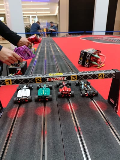 Scalextric y Figuras F1 de Lego en CC Diagonal Mar - Eventos