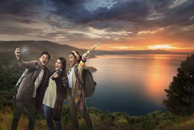 Travelers in Danau Toba - Photographie