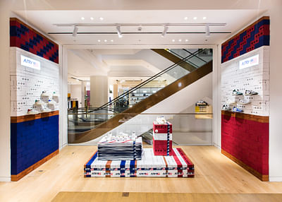 Selfridges UK launch: brand/ retail design/ pop up - Image de marque & branding