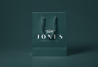 Tracey Jones - Publicité