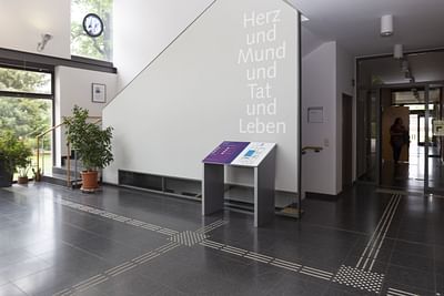 Taktiles Leitsystem für Diakonie Sachsen - Außenwerbung