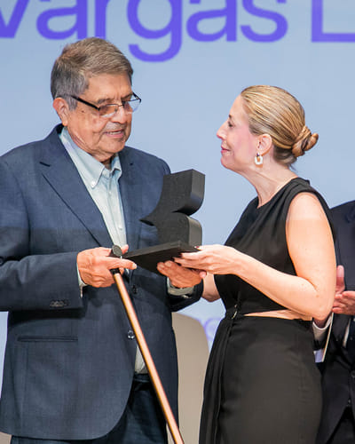 Logo & Premio Bienal Mario Vargas Llosa - Grafikdesign