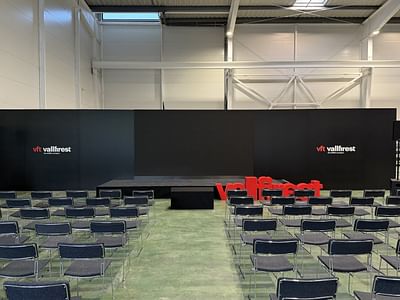 Evento en nave industrial; Reunión y Catering - Event