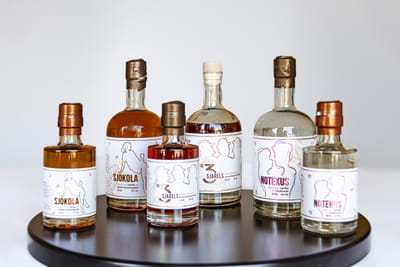 Drie sprekende etiketten voor Stokerij Eenvoud - Marketing