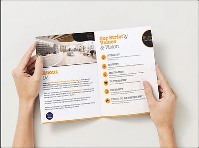 Strictly Recruitment - B2B Brochure - Branding y posicionamiento de marca