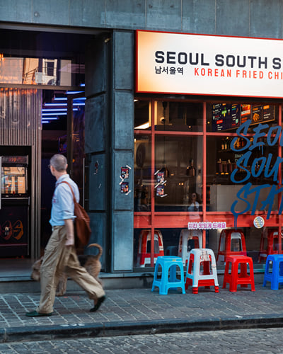 Crispy everywhere: one brand, two new shops - Seoul South Station - Branding & Positioning