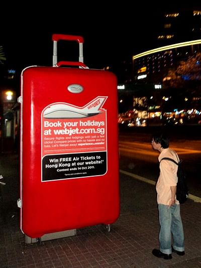 Supersized 3D luggage - Publicité