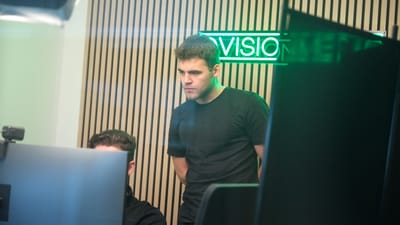 DVISIONMEDIA X SNEAKERZONE - Marketing