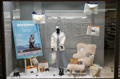 Diseño de escaparates en Ferial Plaza - Advertising
