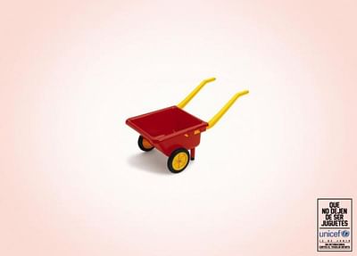 Non stop being a toy, Wheelbarrow - Publicité