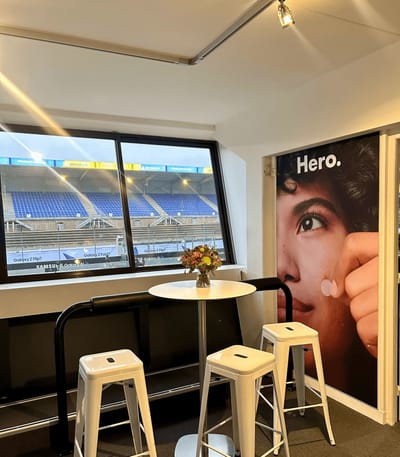 Hero. Cosmetics x Frame 55 : une présence remarquée au GP Explorer 3 - Réseaux sociaux