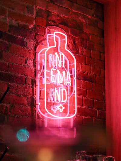 Niemand Dry Gin - Markenbildung & Positionierung