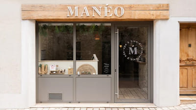 Création de l'identité visuelle et du site vitrine de Manéo - Design & graphisme