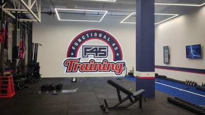 F45 Channel Letters - Markenbildung & Positionierung