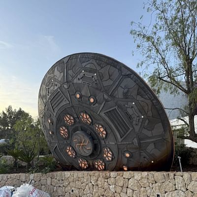 Création d'une soucoupe volante monumentale pour UNVRS à Ibiza - Print