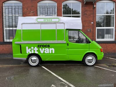 Crocs Promotional Vehicle - Publicité