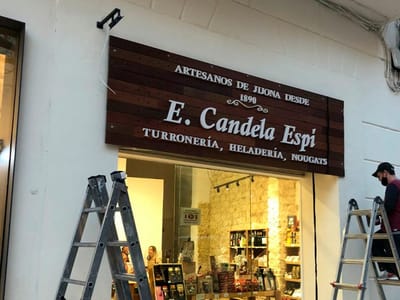 Facha para una tienda emblemática de alicante - Publicidad en Exteriores