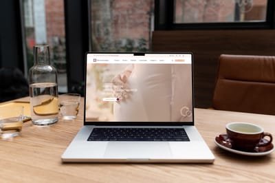 Brand Identity & Website Design for DAY Verloskundigen - Webseitengestaltung